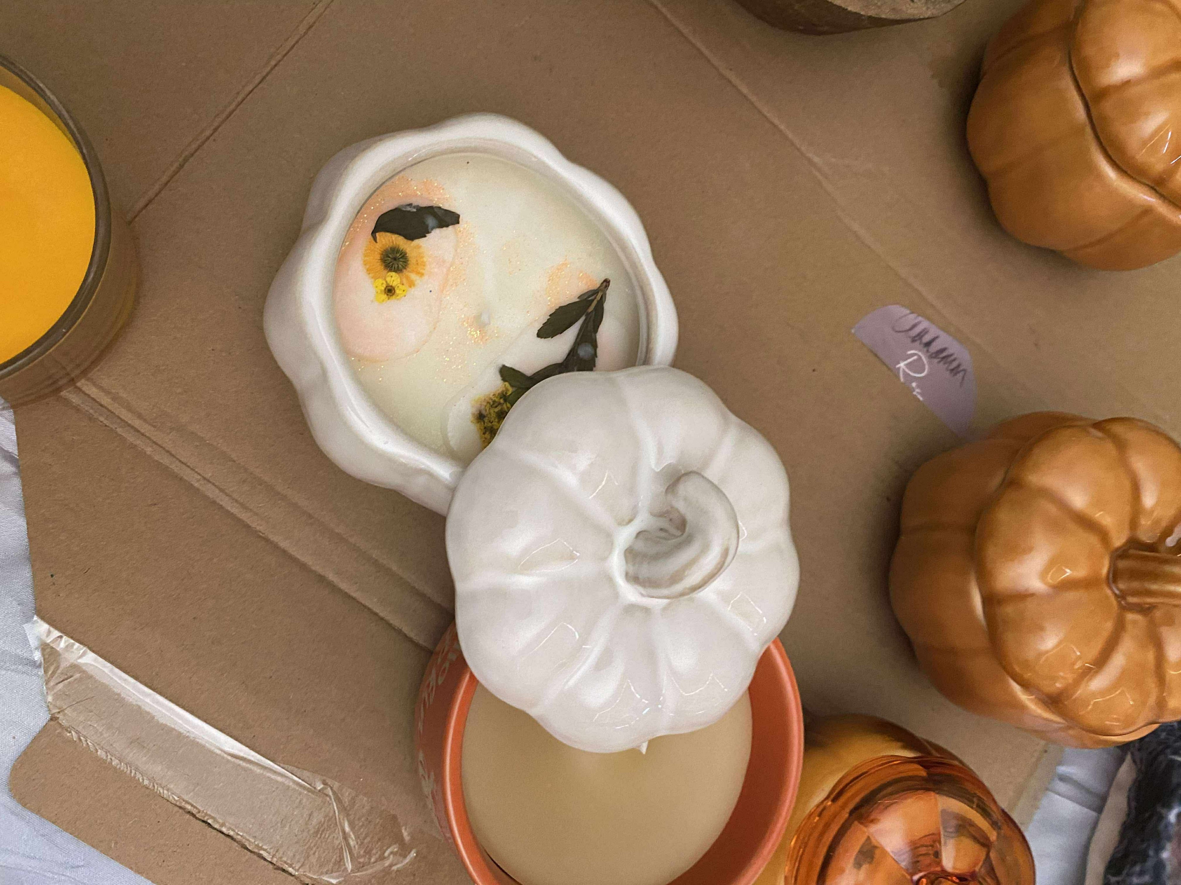 White pumpkin candle-Mahogany Teakwood Scent